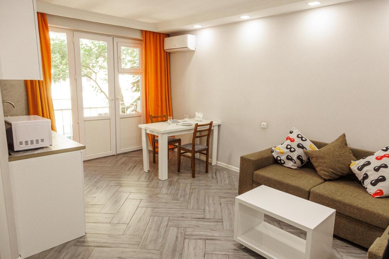 Apartment "B" With A Separate Bedroom Tbilisi Esterno foto