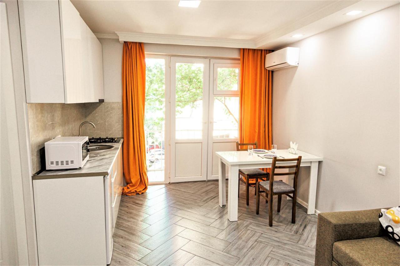 Apartment "B" With A Separate Bedroom Tbilisi Esterno foto
