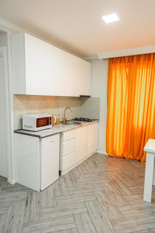 Apartment "B" With A Separate Bedroom Tbilisi Esterno foto