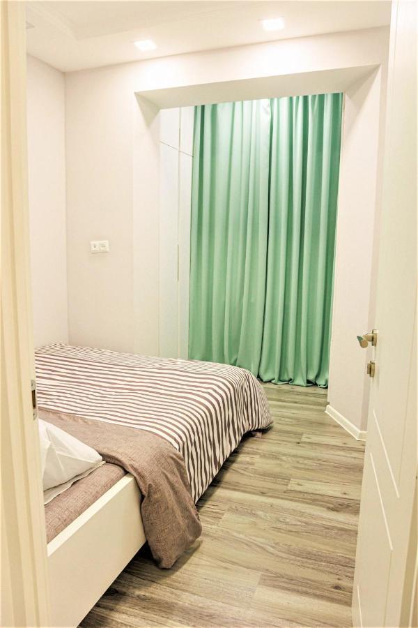 Apartment "B" With A Separate Bedroom Tbilisi Esterno foto